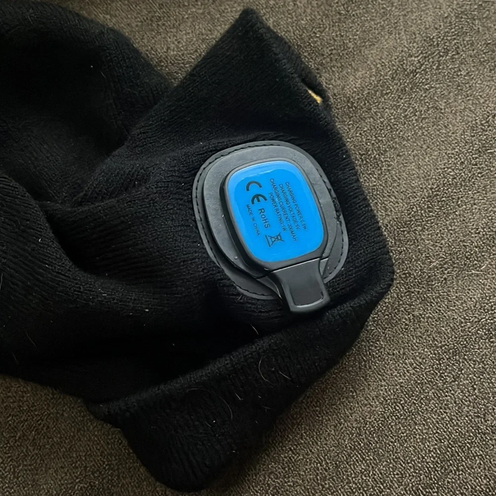 UPS wool winter hat with rechargeable bright light. Black